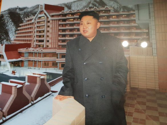 Kelionė į Šiaurės Korėją. Paimtas pasas, apsimetėliai restorano lankytojai ir naktį lauke grojanti patriotinė muzika