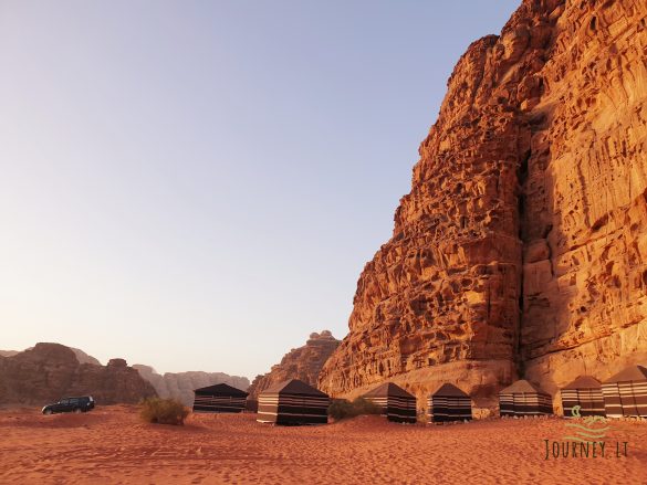 Kelionė į Jordaniją. Dakaro ralis dykumoje, auksinės salotos ant jūros kranto ir musulmoniškas vakaras