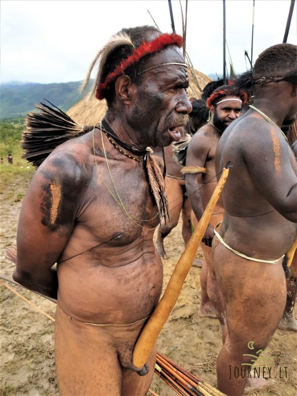 Ekspedicija į Papuą salą. Genčių festivalis, svaiginantys riešutai ir nuogalius oro uoste