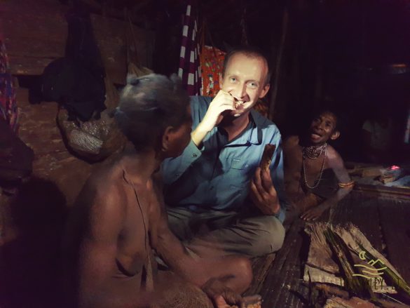 Ekspedicija į Papuą salą. Savaitę nakvojau pas kanibalus ir dalyvavau jų unikaliame gyvenime